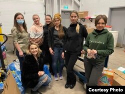 Сортування гуманітарної допомоги для України з Канади