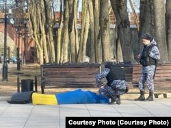 For his protest in Novgorod, Anton Gorban sewed a makeshift body bag in the blue-and-yellow colors of the Ukrainian flag and got inside.