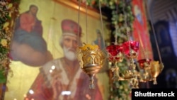 Икона Святого Николая в православной церкви в Вильнюсе