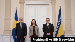 Ministrica vanjskih poslova Kraljevine Švedske Anne Linde (u sredini), predsjedavajući Predsjedništva Bosne i Hercegovine Šefik Džaferović (lijevo) i član Predsjedništva BiH Željko Komšić na sastanku u Sarajevu 12.04.2022.