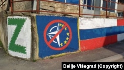 Crteži u Višegradu sa simbolom "Z", prekriženim zastavama NATO-a i EU i ruskom zastavom. Fotografiju je objavila Facebook stranica Delije Višegrad, 11. aprila. 