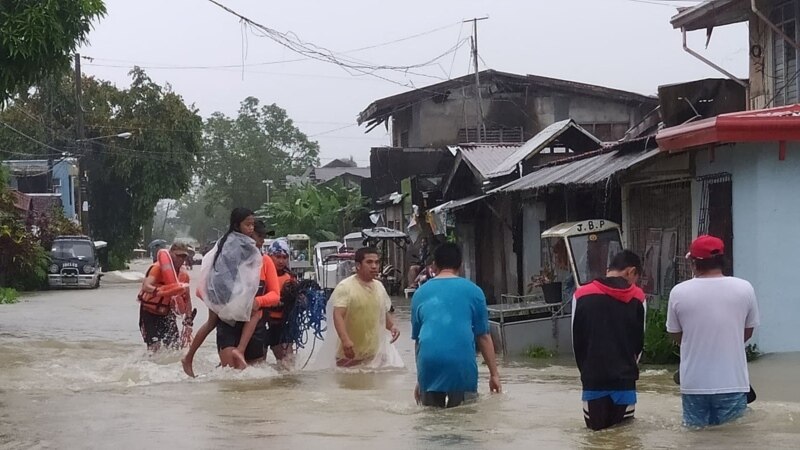 U klizištima i poplavama na Filipinima stradalo više od 160 ljudi
