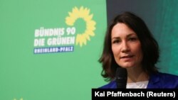 Anne Spiegel sajtótájékoztatót tart 2021. április 30-án