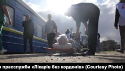 «Лікарі без кордонів» евакуювали протягом чотирьох поїздок на схід України 114 поранених мирних громадян