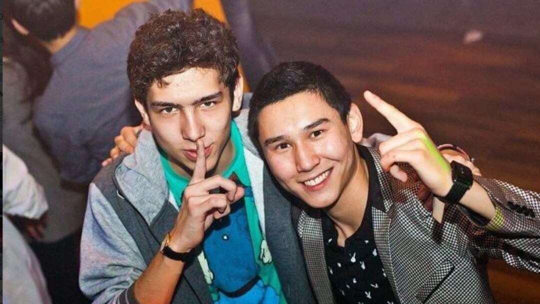 Моншада жыныстық қатынасқа түскен орыс жұптары Украин саясаткерлері порнографиялық фейктер.