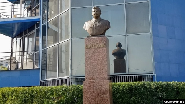 Памятник Сталину в Якутске