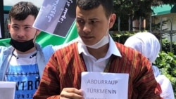 Türkmen aktiwistleri Owganystanyň Stambuldaky konsulhanasynyň öňünde protest geçirdiler