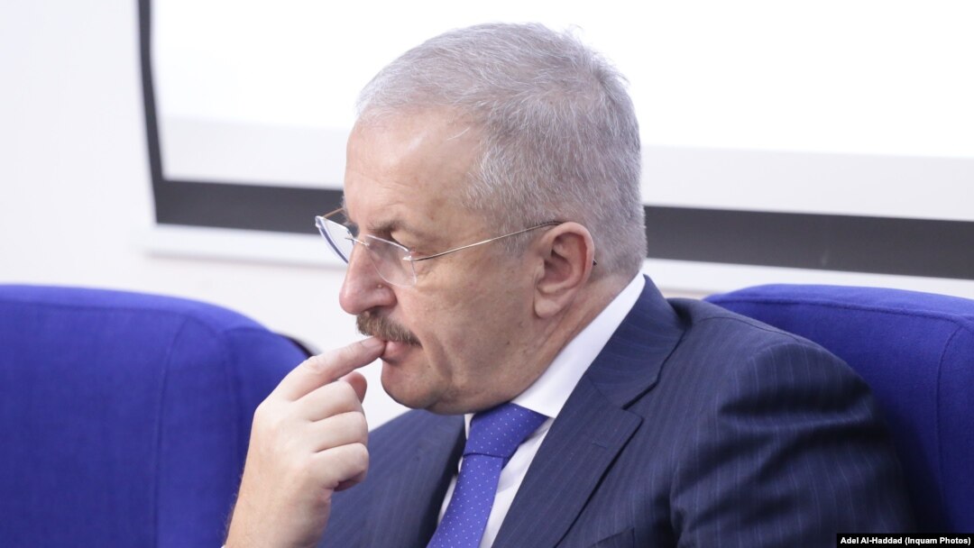 Vasile Dîncu nu este privit cu ochi buni nu doar de cei din opoziție, ci și de unii dintre partenerii de guvernare de la PNL sau chiar de către membri ai propriului partid, PSD. 