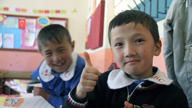 Как кыргызстанские мигранты в Турции устраивают своих детей в школы