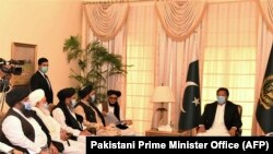 Пакистандын премьер-министри Имран Хан "Талибандын" делегациясы менен. Исламабад, 18-декабрь 2020-жыл