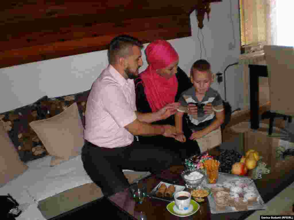 Сербиянең Прибой шәһәрендә мөселман гаиләсе