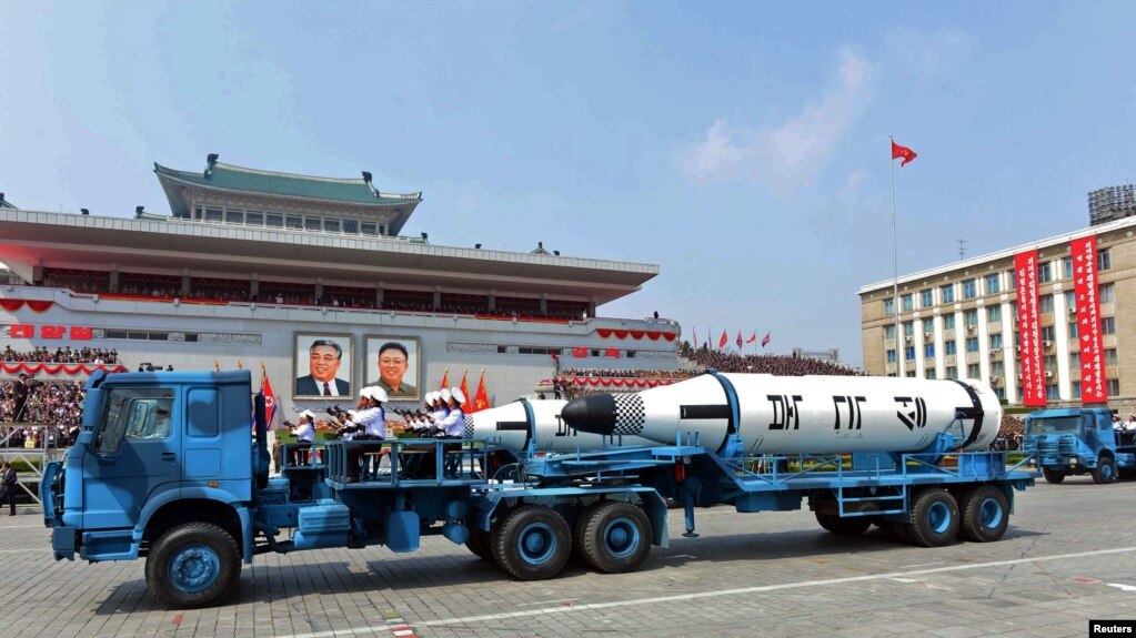 На военном параде в Пхеньяне