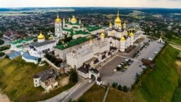 Почаївська лавра – православний чоловічий монастир у місті Почаєві Кременецького району Тернопільської області (сучасний вигляд)