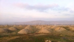 Türkmen ymamlary ýüzi suratly mazar daşlaryny 'öz gününe goýýar'