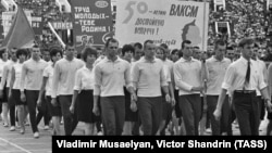 Праздник в честь Дня советской молодежи и 50-летия ВЛКСМ, 1968