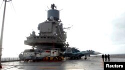 Российский военный корабль в сирийском порту Тартус. 