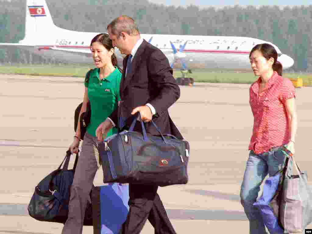 Билл Клинтон увез из КНДР в США двух освобожденных американских журналисток 