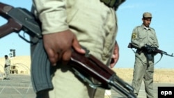 В Ираке США применяют испытанную тактику постепенного замещения своих военнослужащих местными кадрами. На границе с Саудовской Аравией