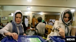 Iran -- Two Iranian women casts their ballot in the Islamic republic's presidential race at a polling station, Tehran, 12Jun2009