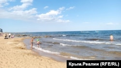 Крым. Пляж в Феодосии, июль 2026