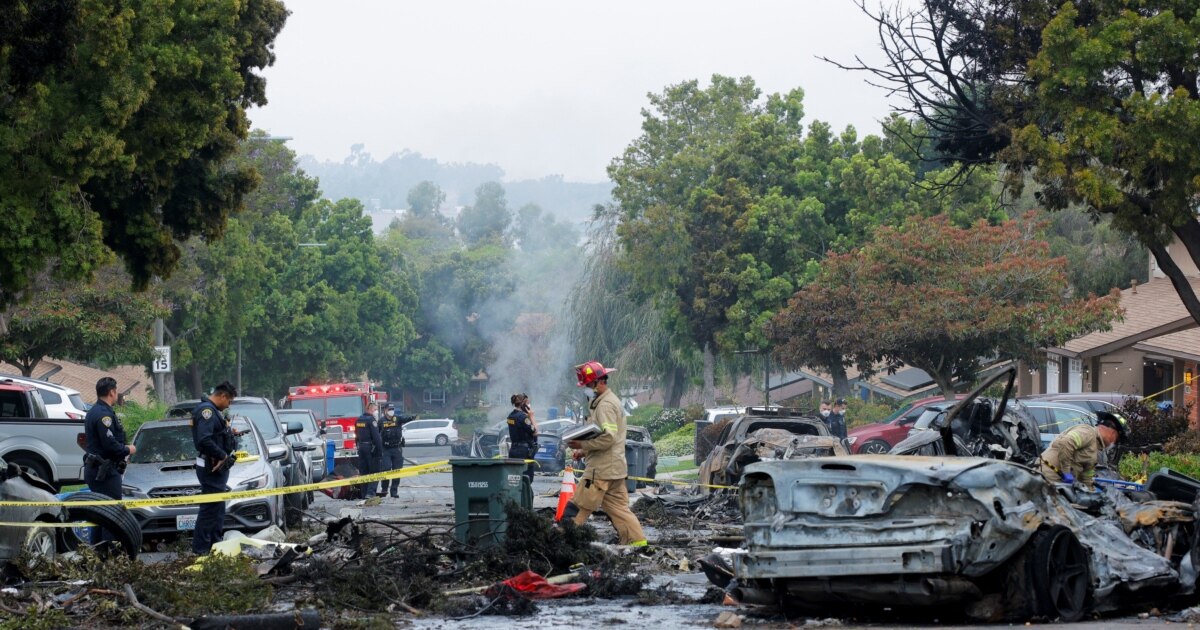 სან-დიეგოში ჩამოვარდა მცირე ზომის თვითმფრინავი, რომელშიც 6 ადამიანი იმყოფებოდა