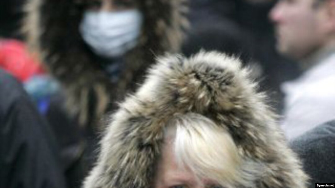 People wear protective masks in the Belarusian capital, Minsk, on November 4.