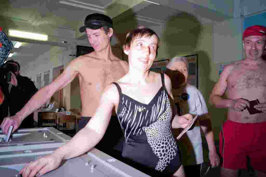 Winter-swimming enthusiasts cast their ballots in a polling station in the Siberian city of Novosibirsk.