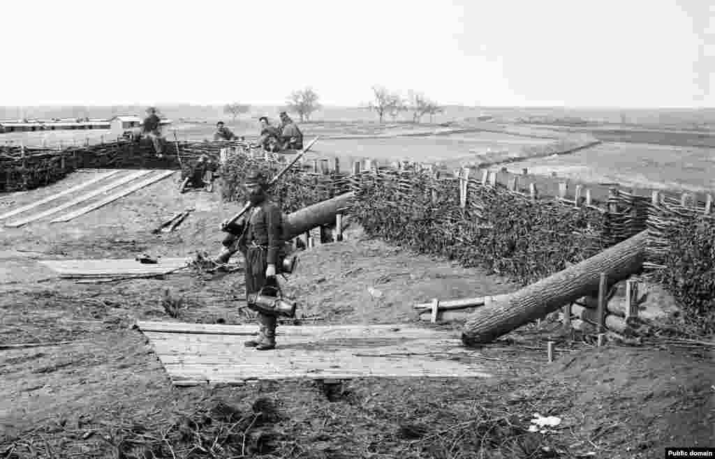 Military deception is probably as old as war itself, but the earliest photos of dummy weapons date from the 1861-65 American Civil War, when &ldquo;Quaker guns&rdquo; (pictured) were used by both sides. The &ldquo;guns&rdquo; were in fact logs, mounted to give distant, telescope-squinting generals a false impression of firepower.