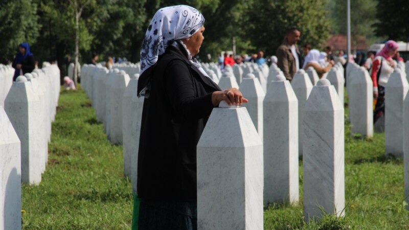 Илјадници луѓе им одадоа почит на жртвите од геноцидот во Сребреница 