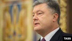 Як заявив президент Петро Порошенко, через це Україна була змушена набагато підвищити витрати на оборону