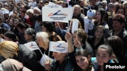 Armenia - Supporters of Gagik Tsarukian attend his election campaign rally in Masis, 24Mar2017.