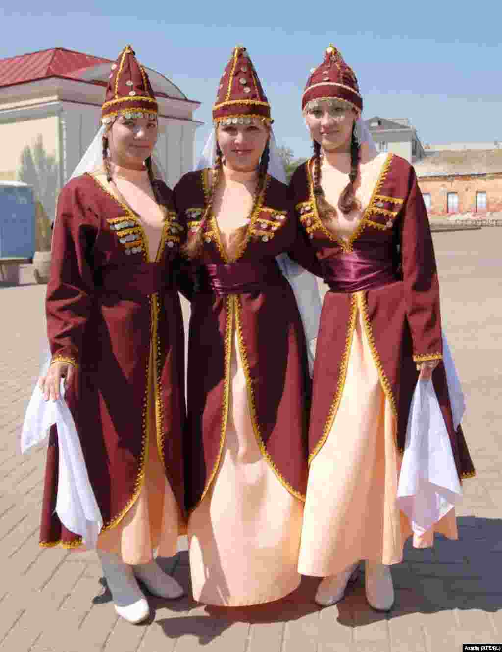 Биюче кызлар