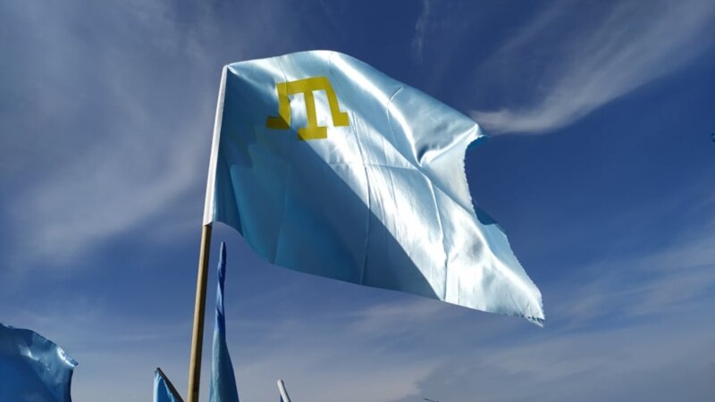 На флагштоках у зданий облцентров Украины предложили поднять крымскотатарские флаги 26 июня