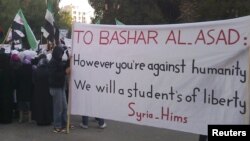 Противники режима Башара Асада на улицах Хомса