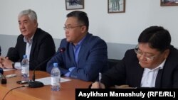 Слева направо: Амиржан Косанов, Расул Жумалы и Айдос Сарым – спикеры пресс-конференции, на которой было объявлено о создании организации «Форум “Жана Казахстан”». Алматы, 17 мая 2018 года.
