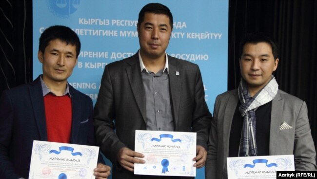 Улан Эгизбаев (слева), Сабыр Абдымомунов (посередине) и Адилет Бектурсунов (справа).
