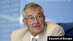 Council of Europe Secretary-General Terry Davis (file photo)