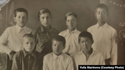 Орындықта жыныс мүшесін сипайды Оны кискаға беру туралы порно әңгімелер