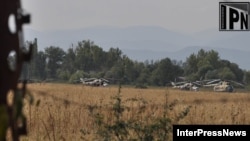 ვერტმფრენები სოფელ ლაფანყურში ლოპოტის ხეობაში მიმდინარე სპეცოპერაციის დროს.