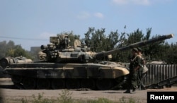 Танк российской армии в Ростовской области, возле границы с Украиной. Август 2014 года