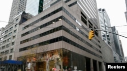 A building at 650 Fifth Avenue is seen in the midtown Manhattan section of New York, November 13, 2009