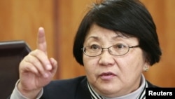 Roza Otunbaeva says she is now head of a temporary caretaker government.