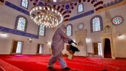 Dezinfekcija džamije u Bugarskoj