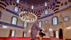 Dezinfekcija džamije u Sofiji, Bugarska, 22 maj 2020.