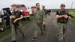 Губарєв у 2014-му в ролі «народного губернатора ДНР» відвідує місце збиття «Боїнга» МН17 під окупованим Сніжним