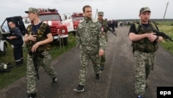 Cамопроголошений «губернатор» Донецької області Павло Губарєв на місці катастрофи «Боїнга-777»