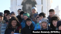 Участники забега «550 метров к 550-летию Казахского ханства». Астана, 31 января 2015 года. 