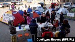 Протестът на майки с деца с увреждания пред сградата на Министерския съвет
