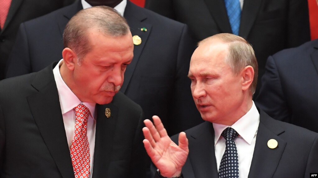 Russian President Vladimir Putin (right) speaks with his Turkish counterpart Recep Tayyip Erdogan during the G20 summit in China last month.