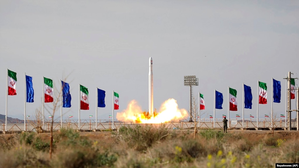 4月22日、衛星が搭載されたイランのロケットが、セムナン県にあると考えられている未公開のサイトから打ち上げられました。
